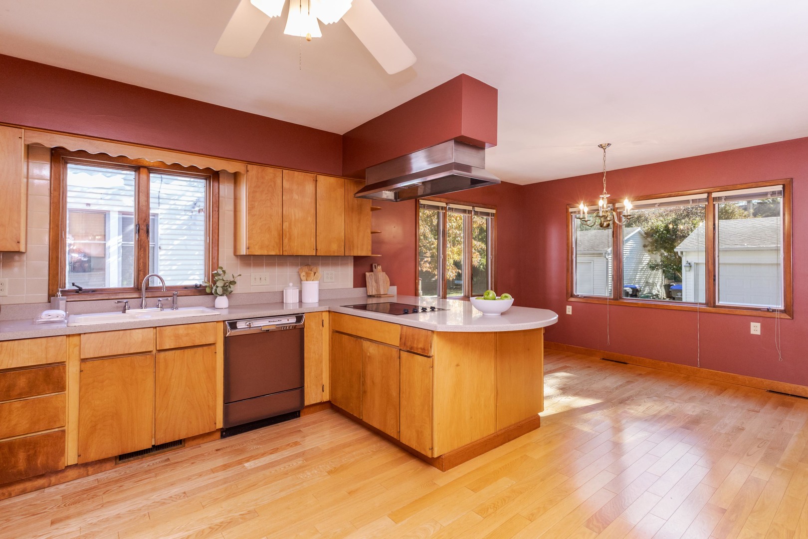 1513 E Grove Street, Bloomington, IL 61701