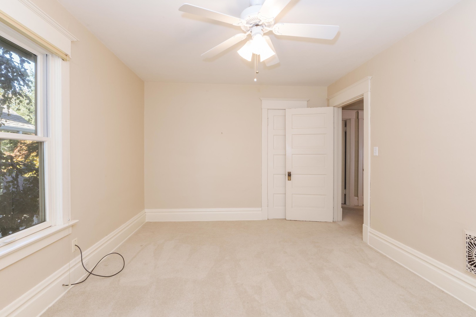 1513 E Grove Street, Bloomington, IL 61701