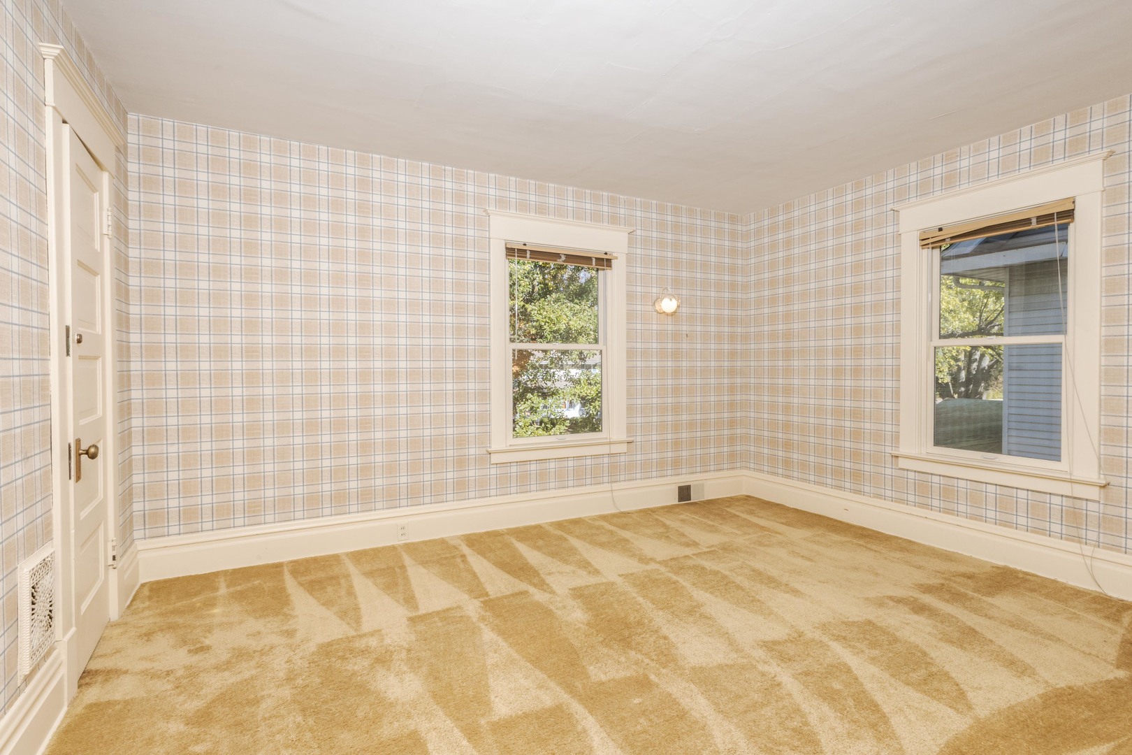 1513 E Grove Street, Bloomington, IL 61701