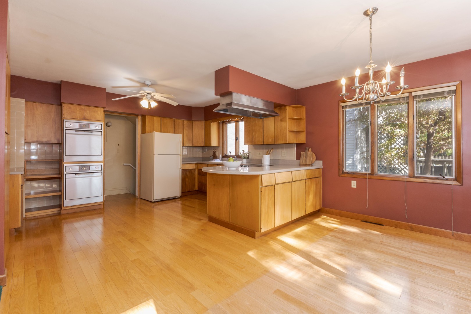 1513 E Grove Street, Bloomington, IL 61701