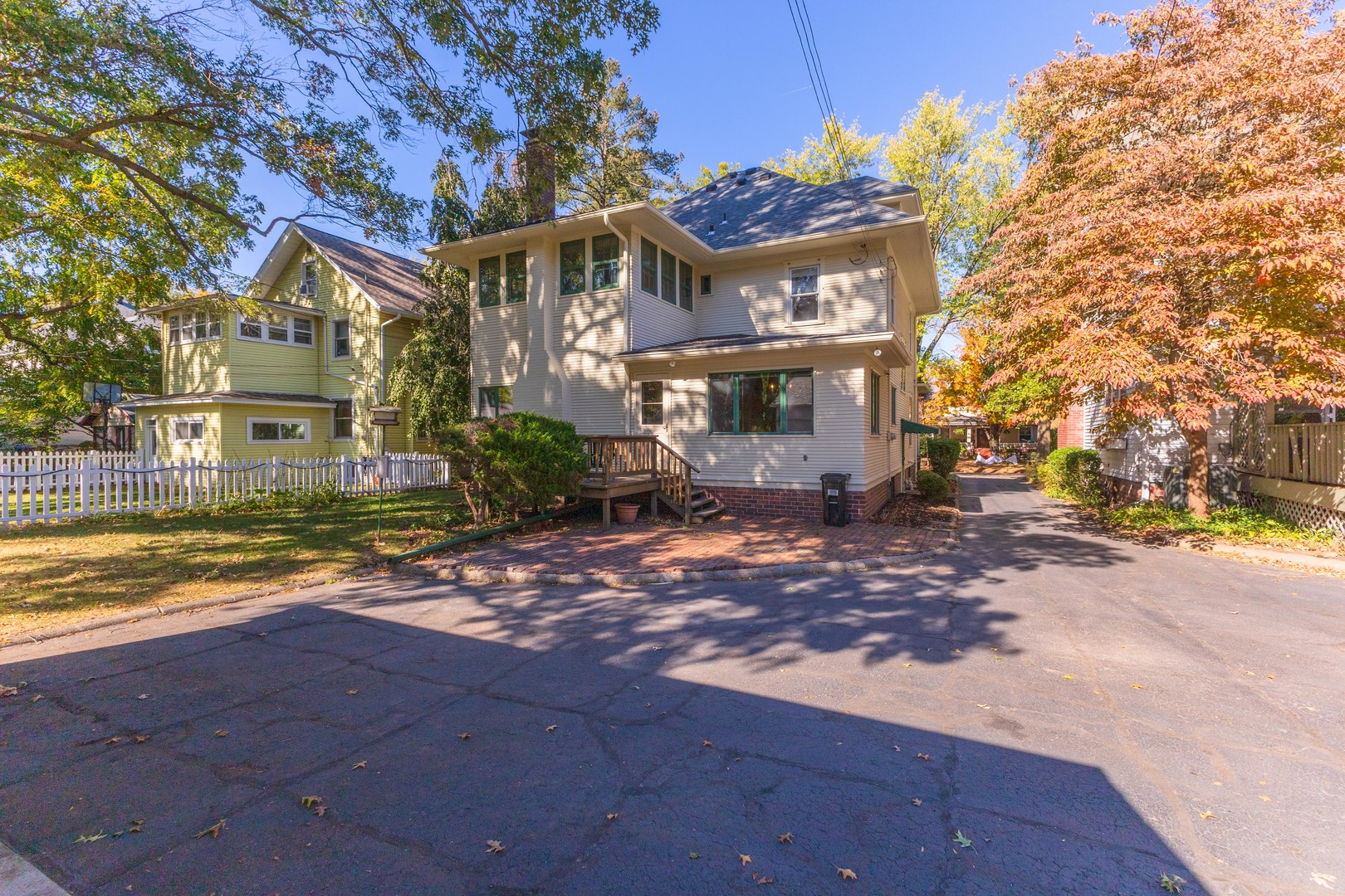 1513 E Grove Street, Bloomington, IL 61701