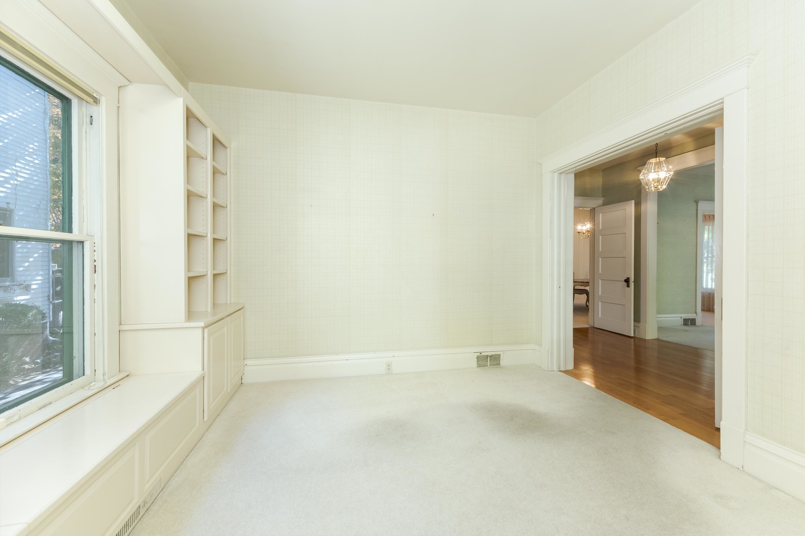 1513 E Grove Street, Bloomington, IL 61701