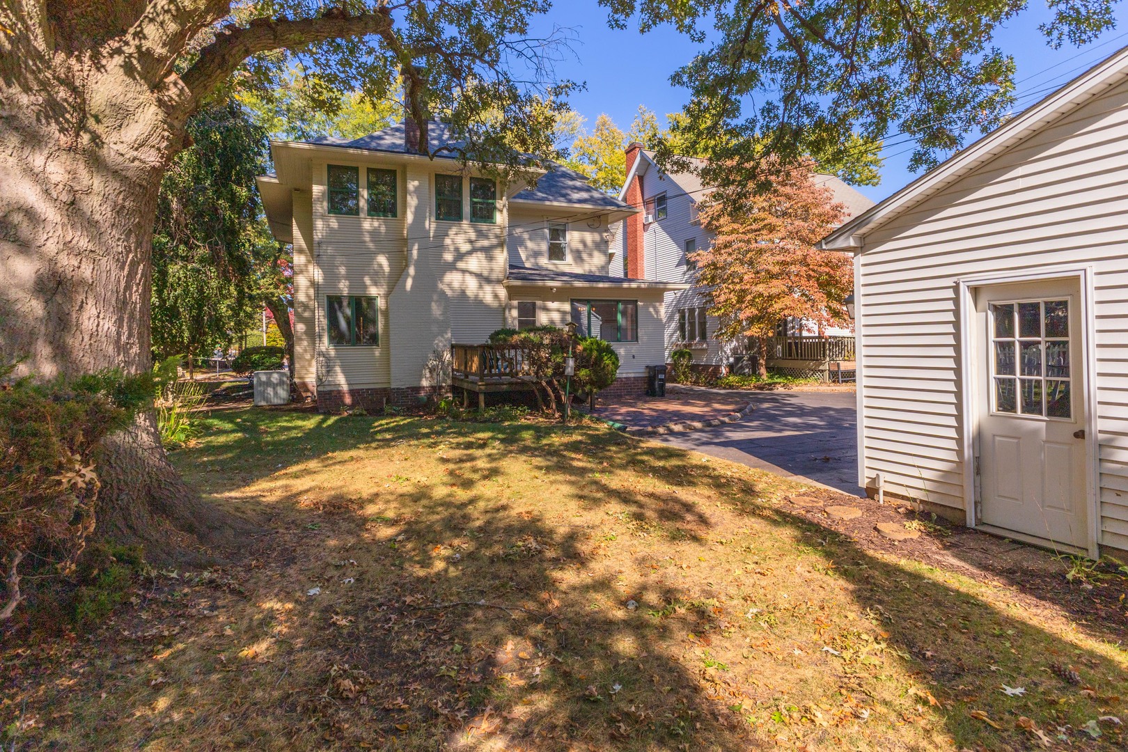 1513 E Grove Street, Bloomington, IL 61701