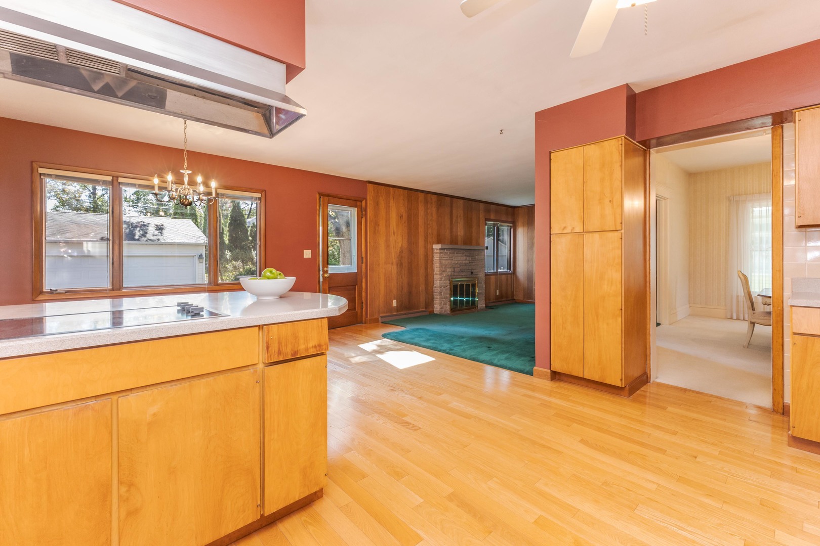 1513 E Grove Street, Bloomington, IL 61701