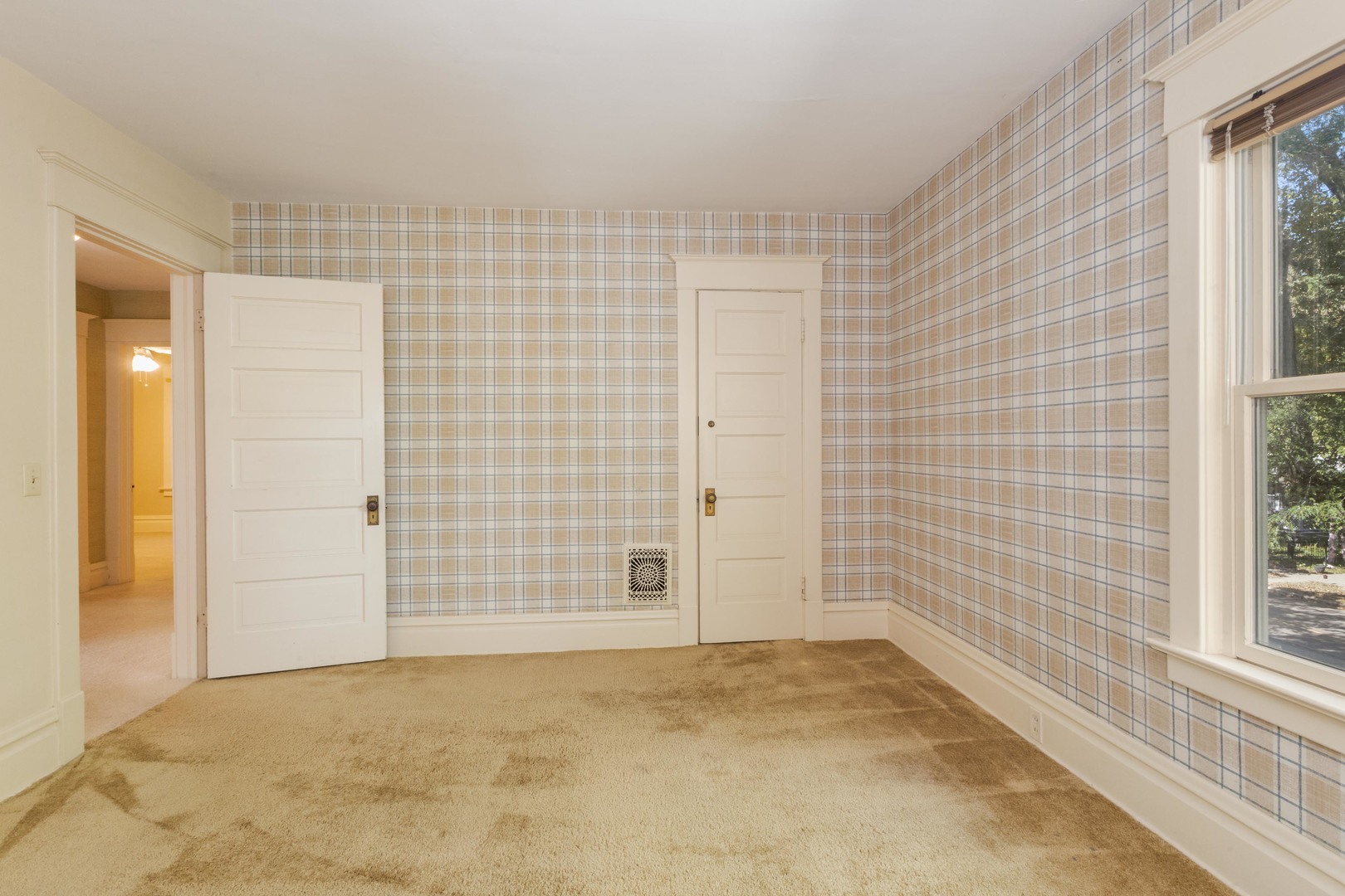 1513 E Grove Street, Bloomington, IL 61701