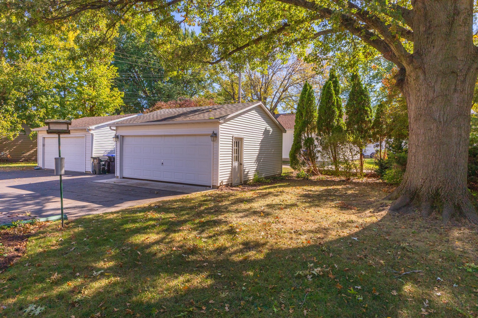 1513 E Grove Street, Bloomington, IL 61701