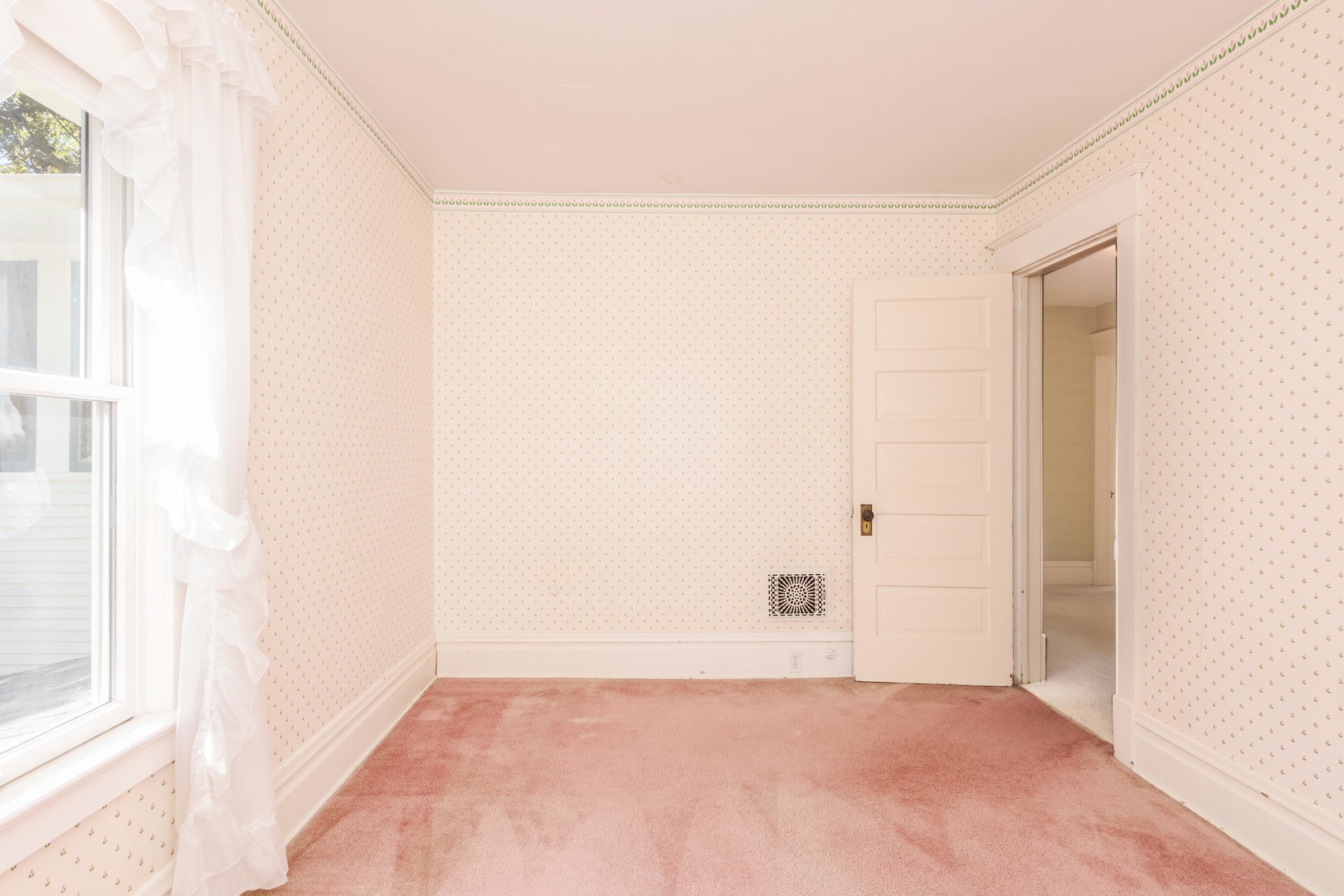 1513 E Grove Street, Bloomington, IL 61701