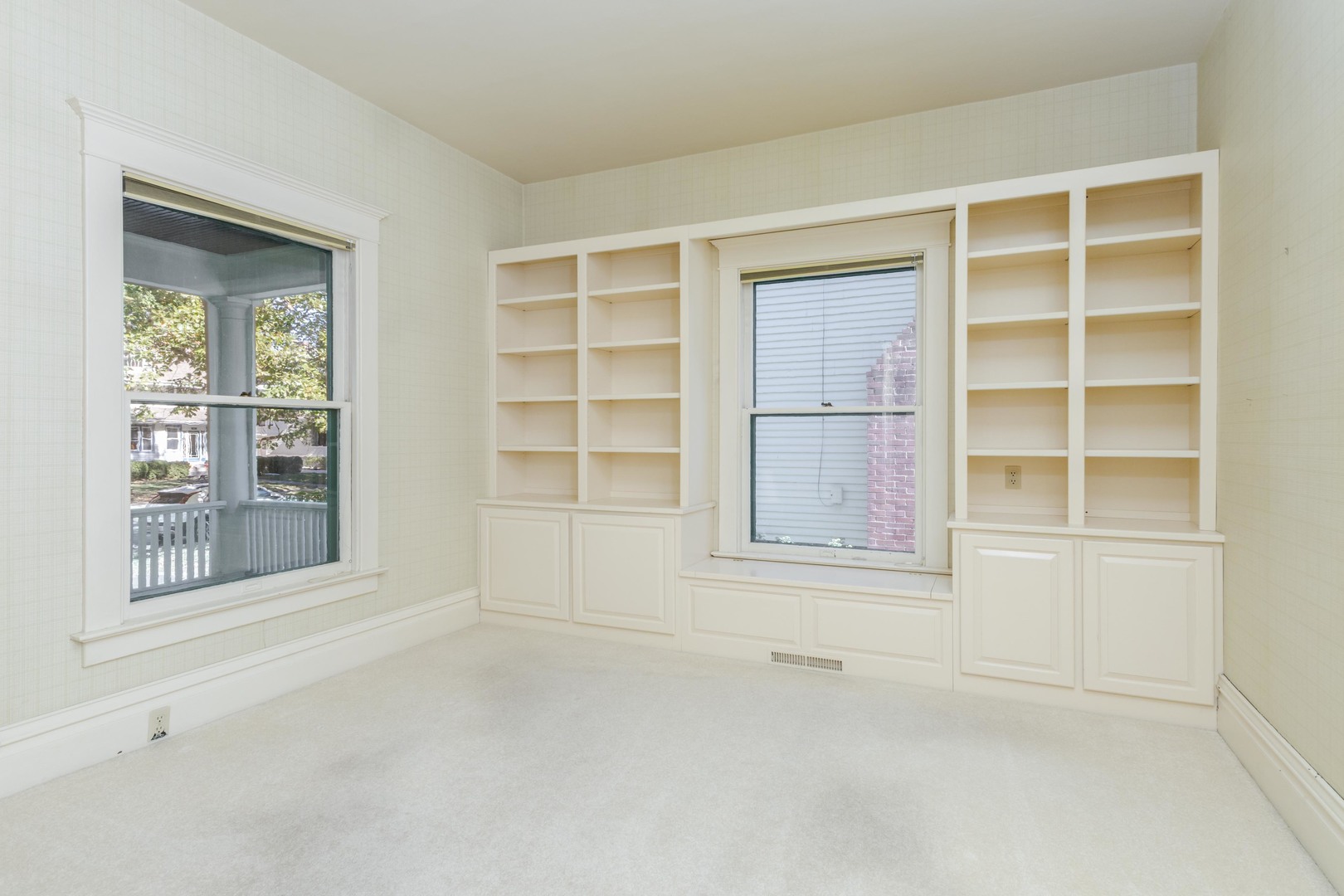 1513 E Grove Street, Bloomington, IL 61701