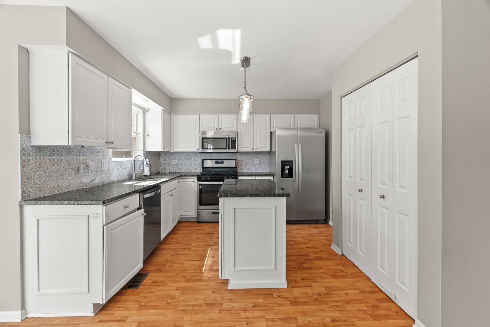 531 Hillcrest Drive, Bolingbrook, IL 60440