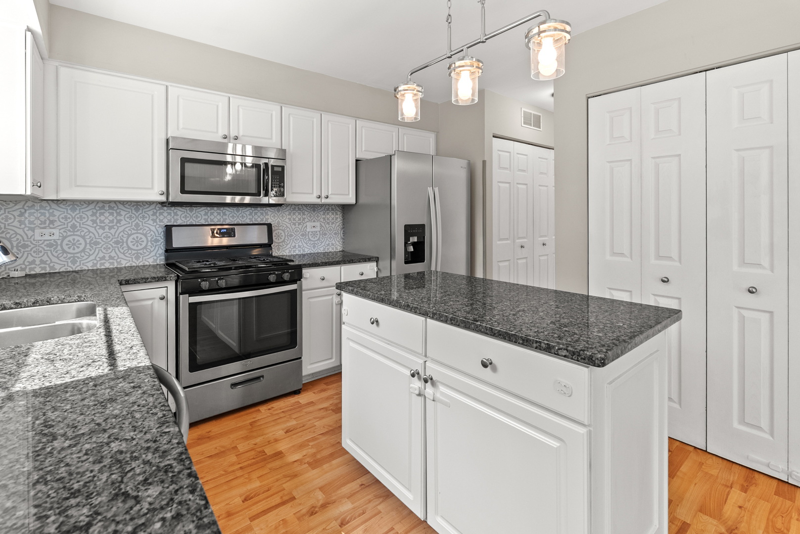 531 Hillcrest Drive, Bolingbrook, IL 60440