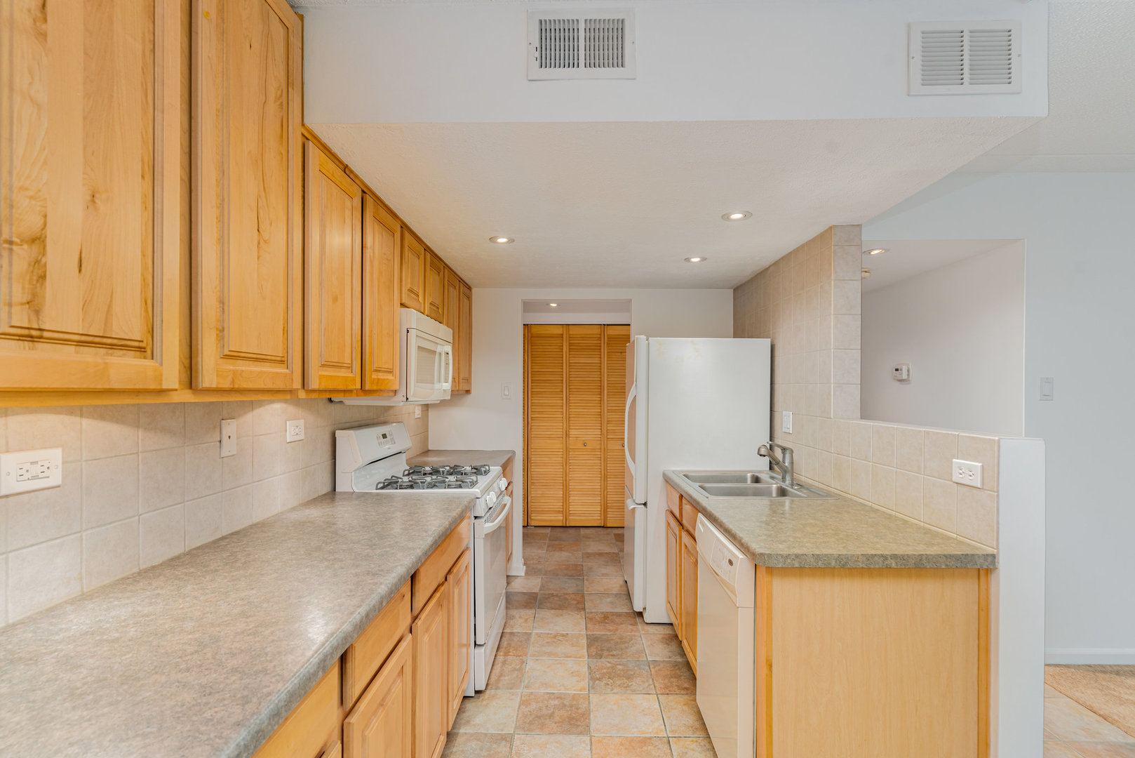 8025 Woodglen Lane #108, Downers Grove, IL 60516