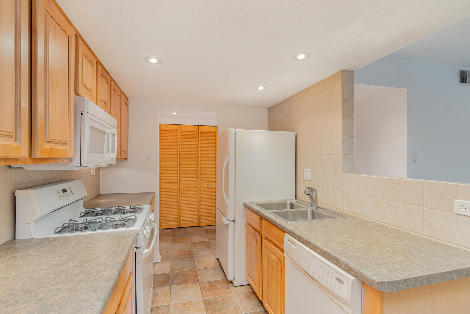 8025 Woodglen Lane #108, Downers Grove, IL 60516