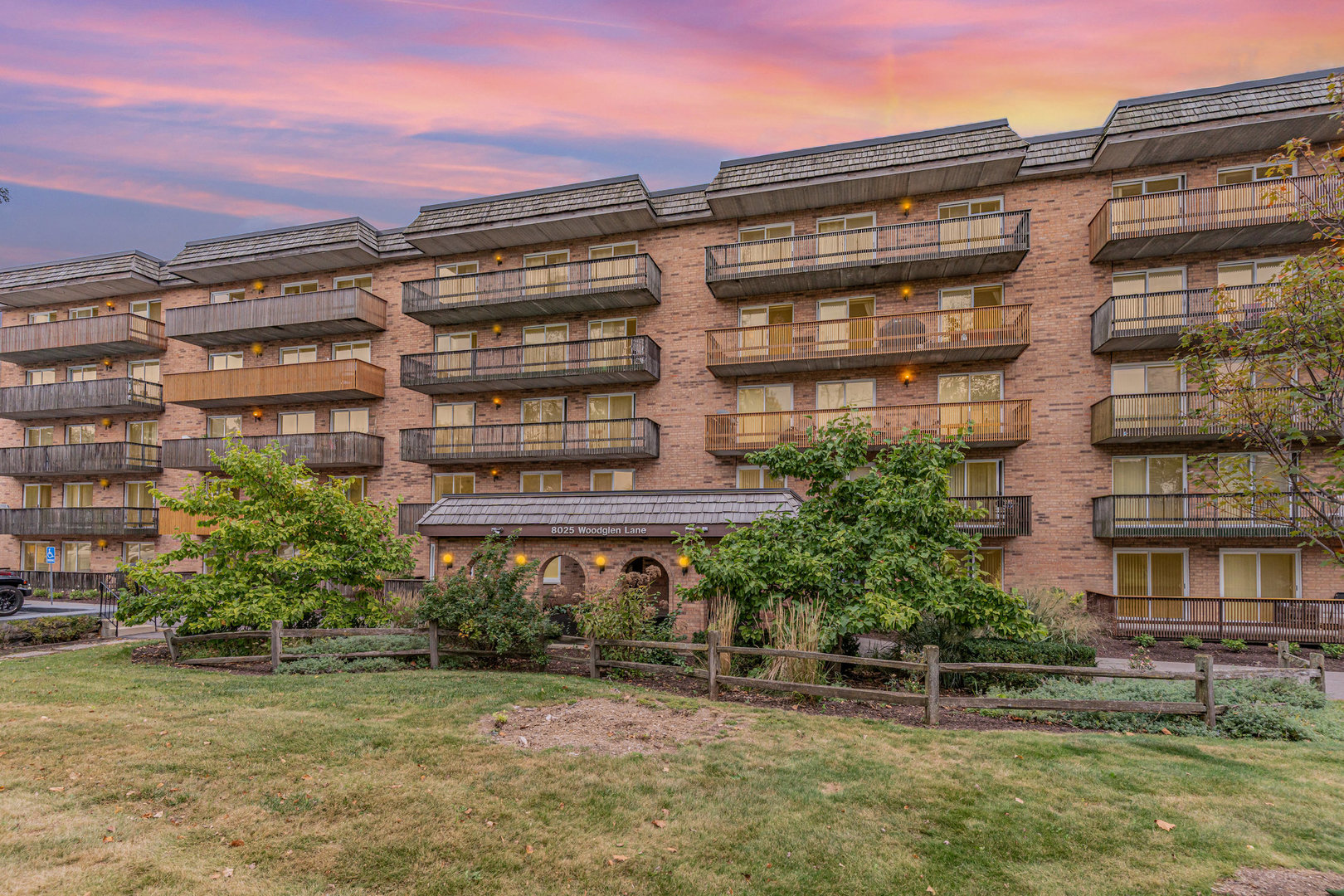 8025 Woodglen Lane #108, Downers Grove, IL 60516