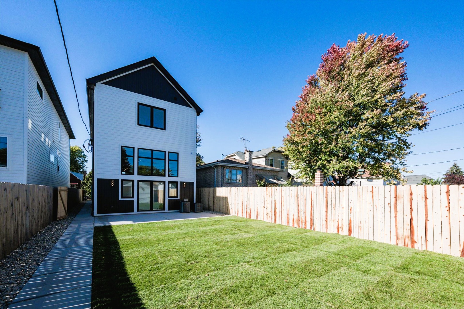 5311 N Mcvicker Avenue, Chicago, IL 60630