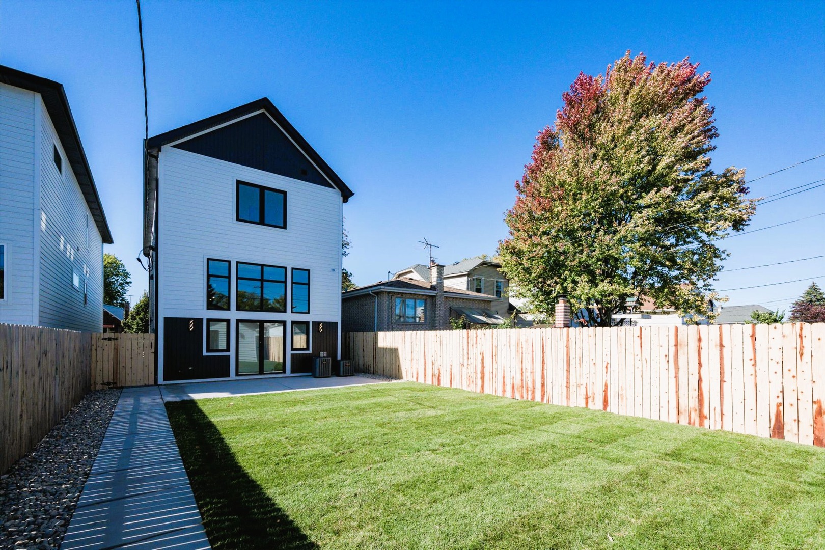 5311 N Mcvicker Avenue, Chicago, IL 60630