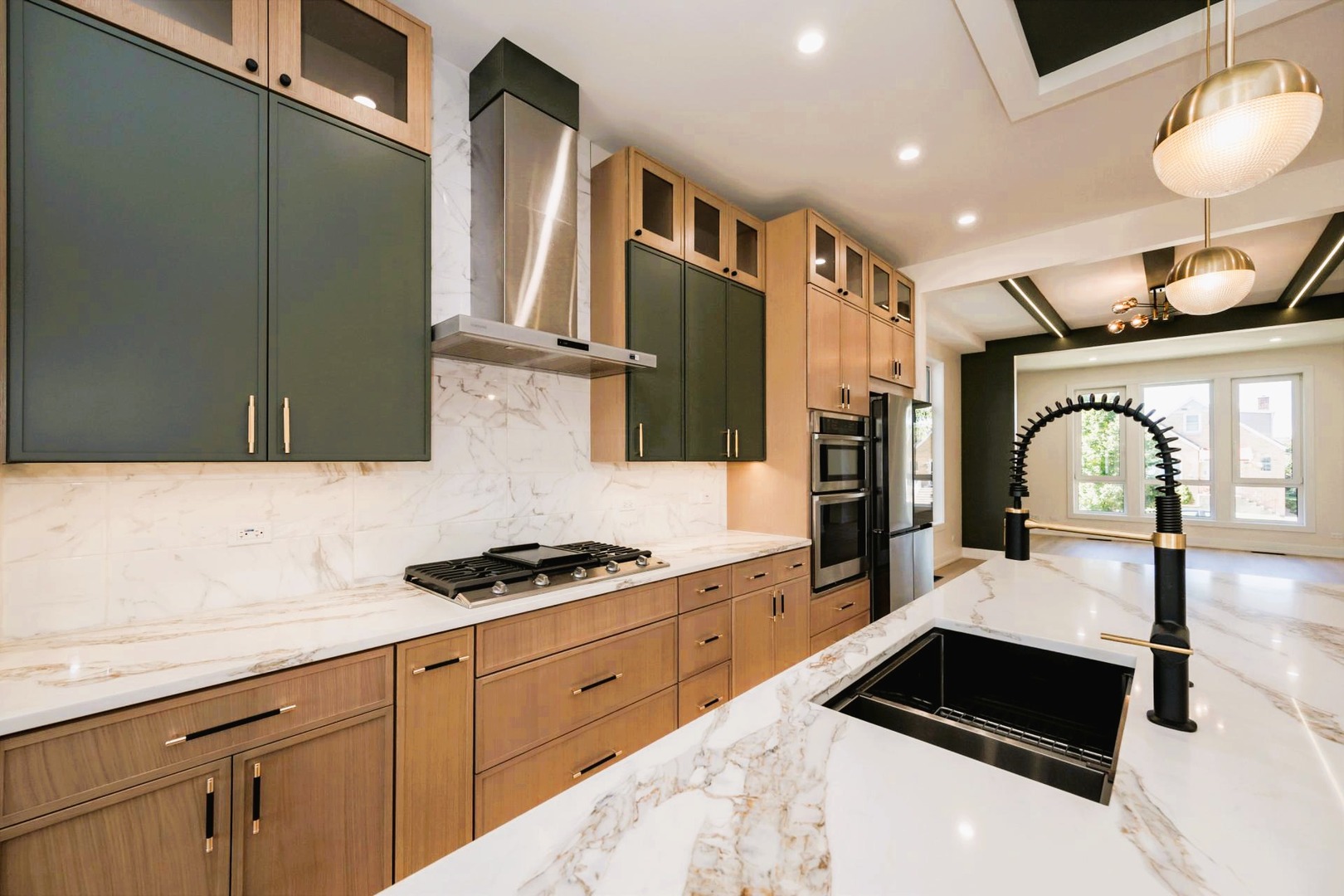 5311 N Mcvicker Avenue, Chicago, IL 60630