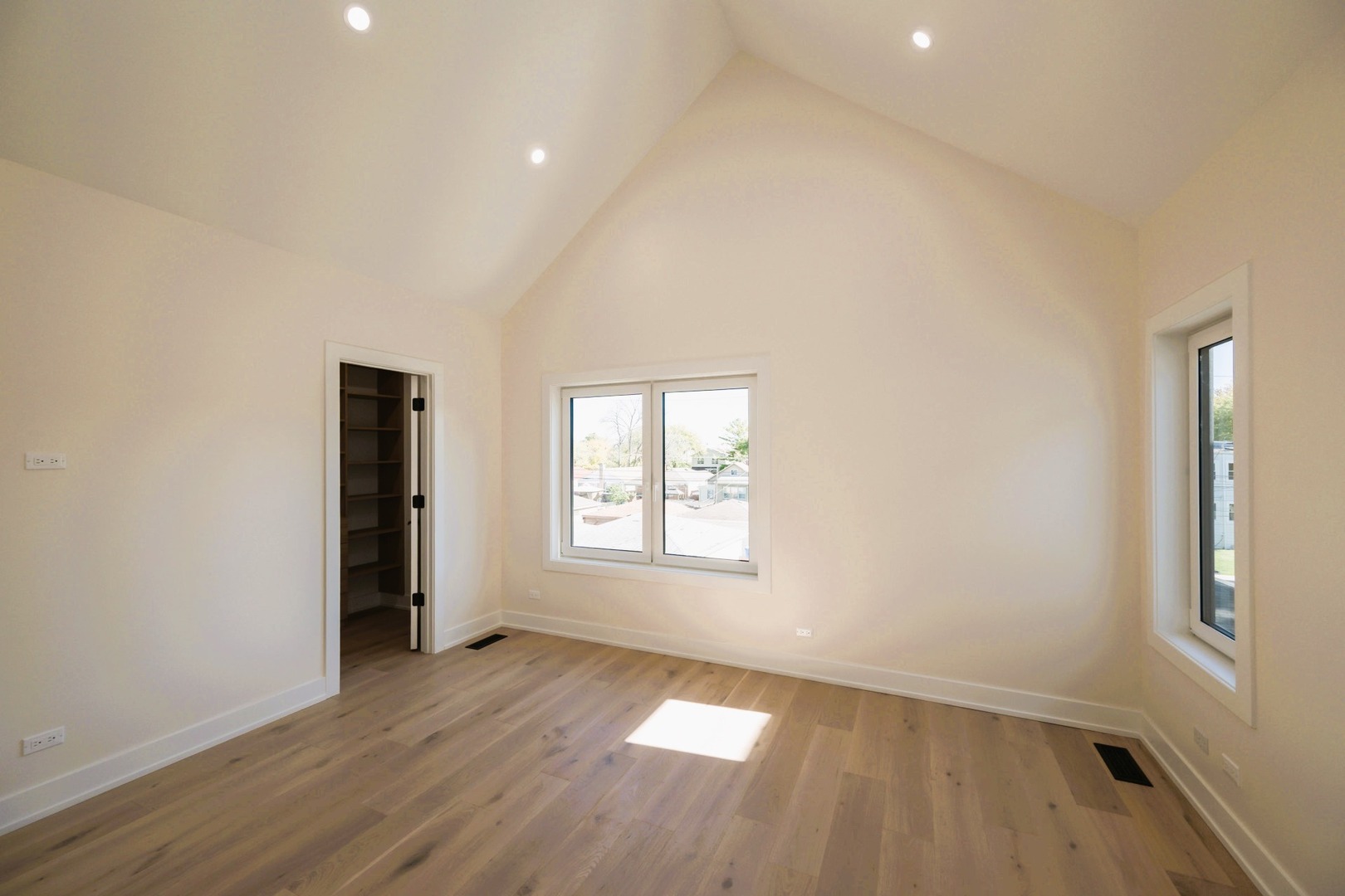 5311 N Mcvicker Avenue, Chicago, IL 60630