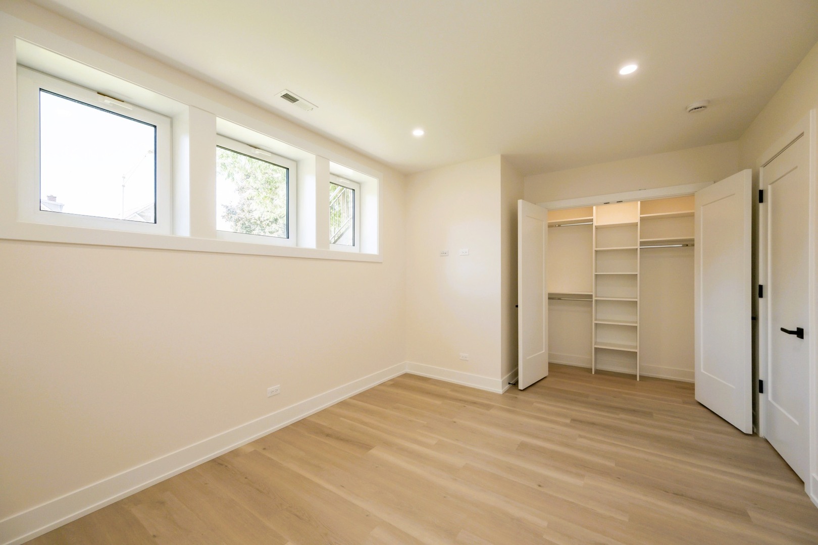 5311 N Mcvicker Avenue, Chicago, IL 60630