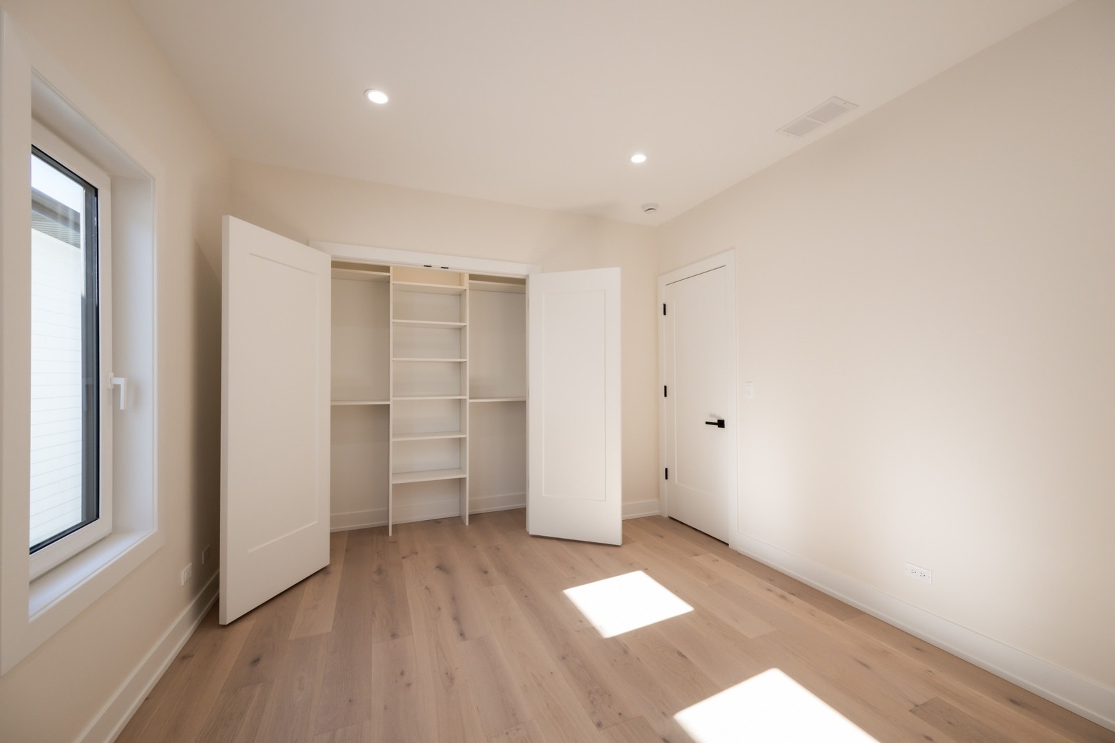 5311 N Mcvicker Avenue, Chicago, IL 60630