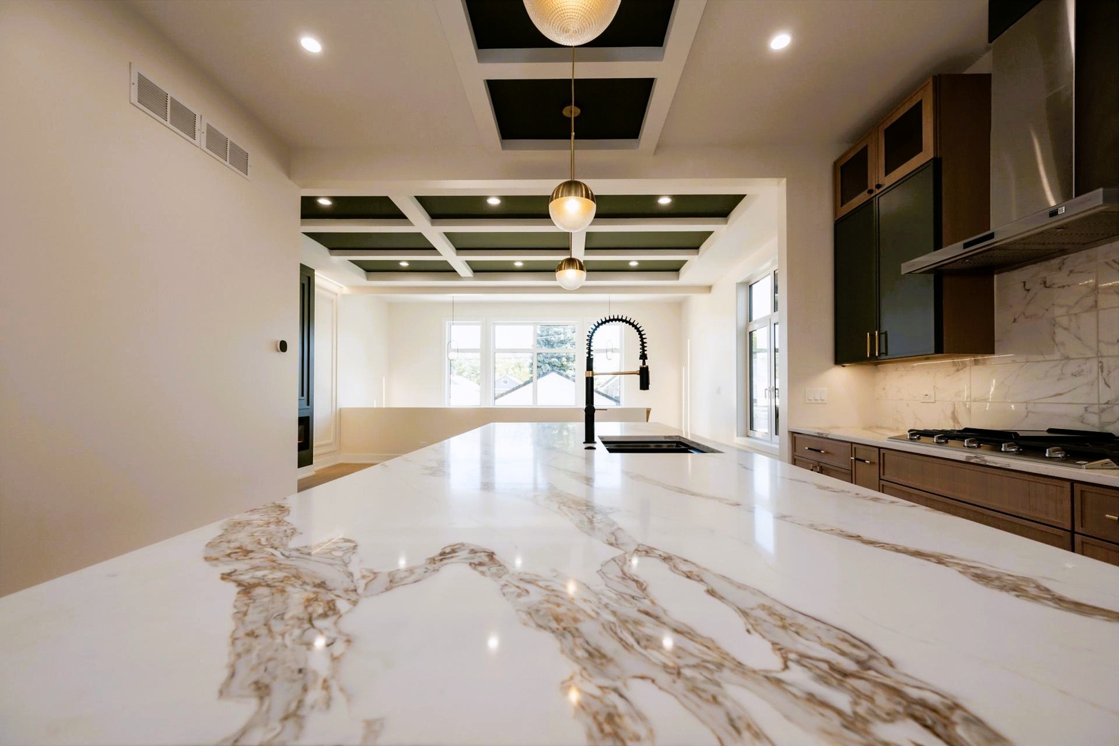 5311 N Mcvicker Avenue, Chicago, IL 60630