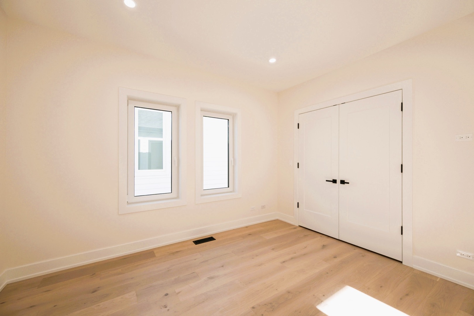 5311 N Mcvicker Avenue, Chicago, IL 60630