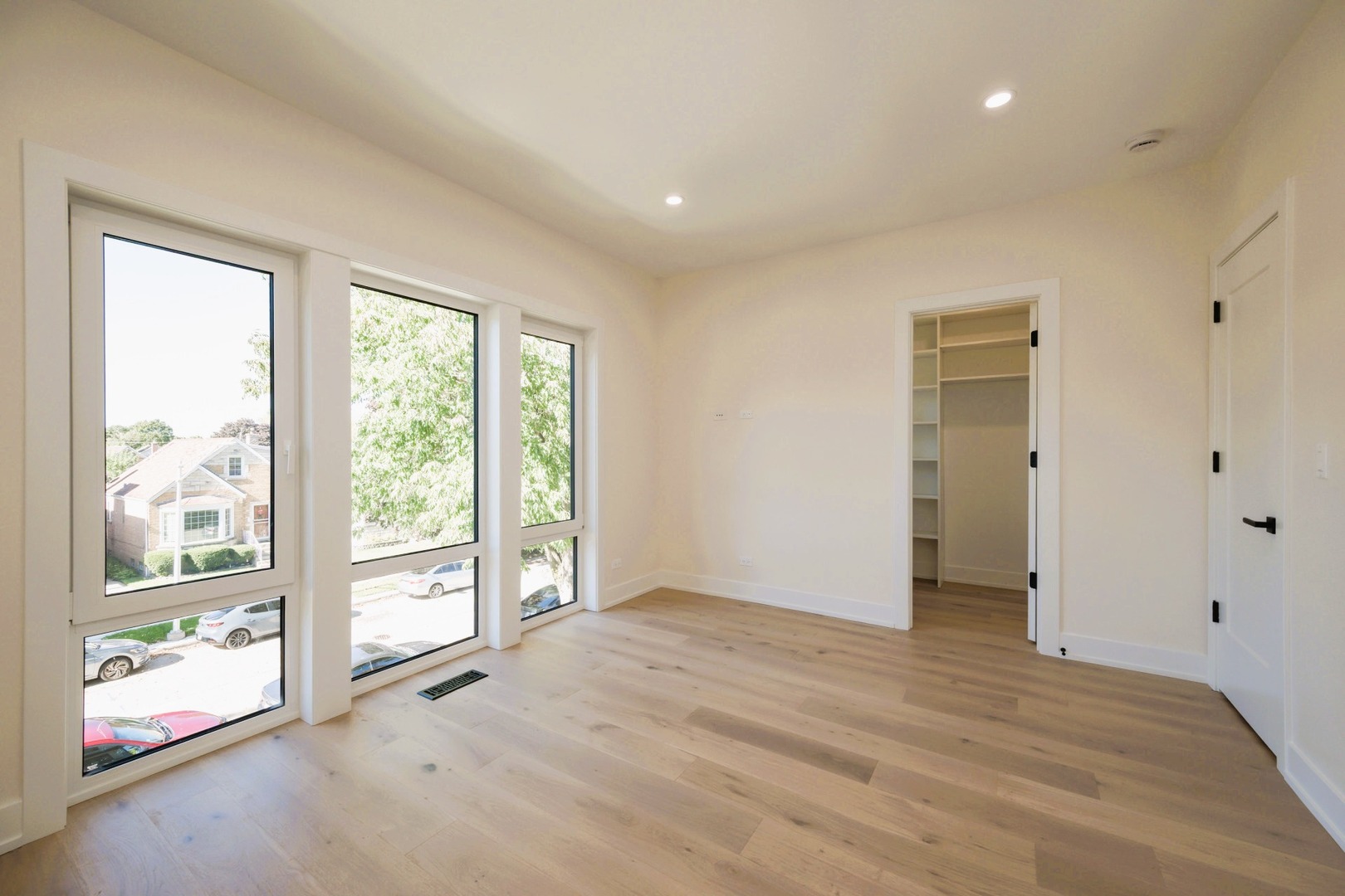 5311 N Mcvicker Avenue, Chicago, IL 60630