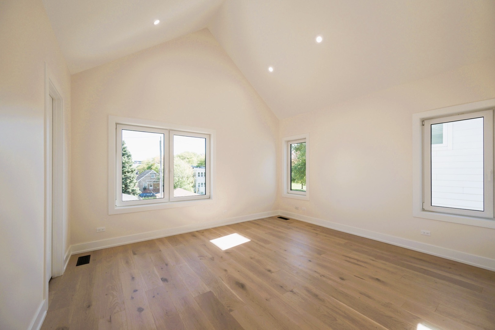 5311 N Mcvicker Avenue, Chicago, IL 60630