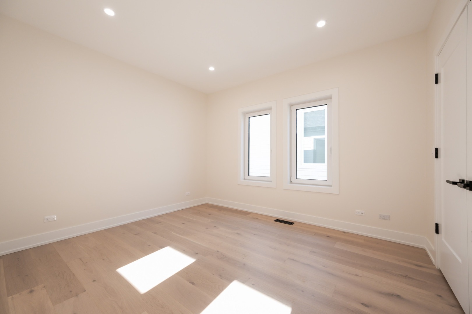 5311 N Mcvicker Avenue, Chicago, IL 60630