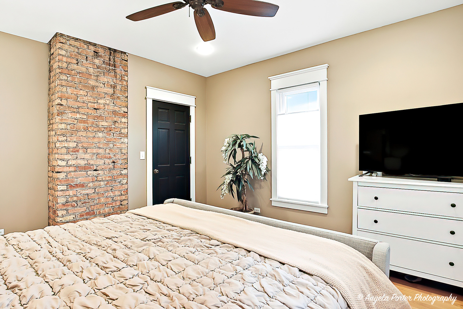 452 North Avenue, Waukegan, IL 60085