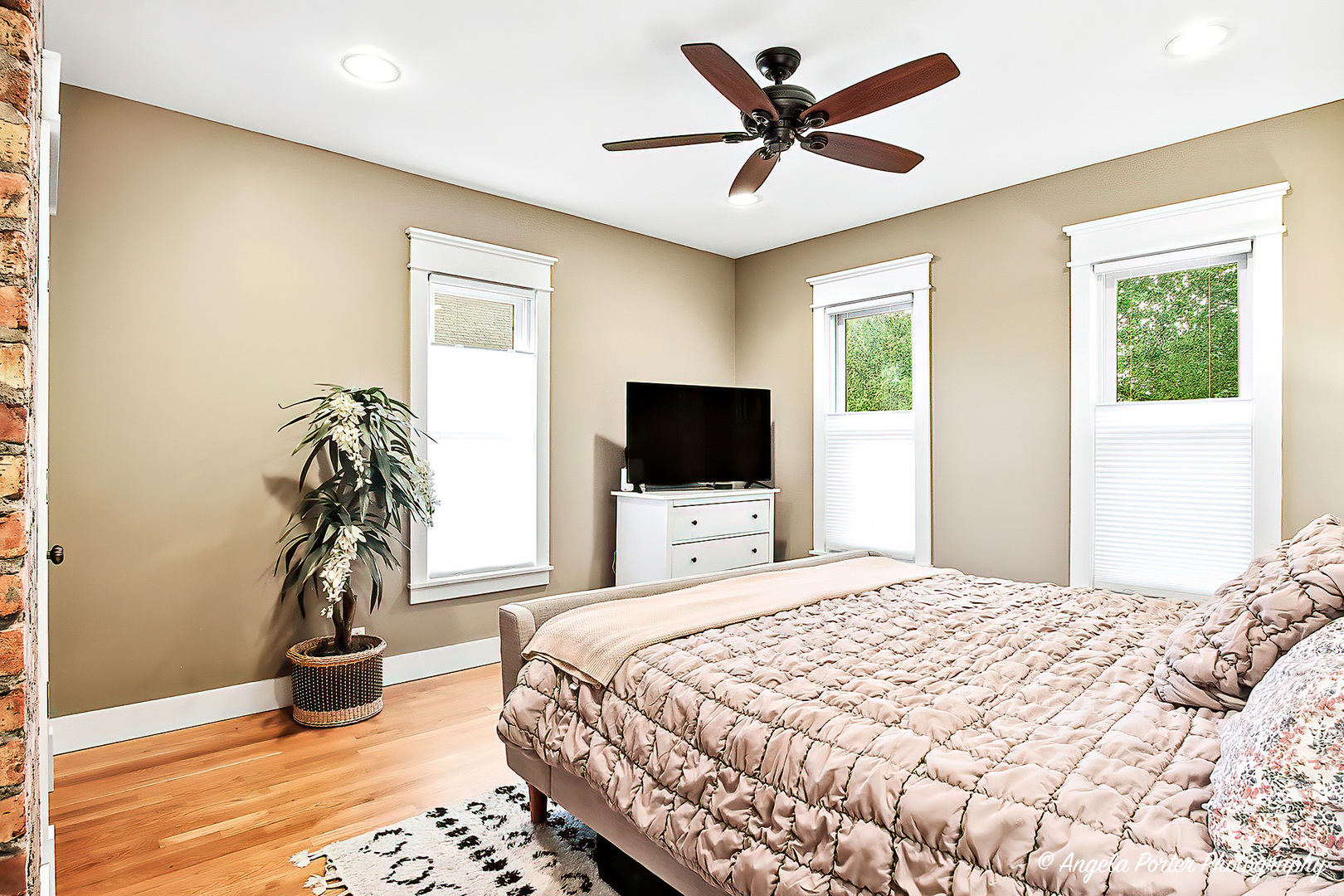 452 North Avenue, Waukegan, IL 60085