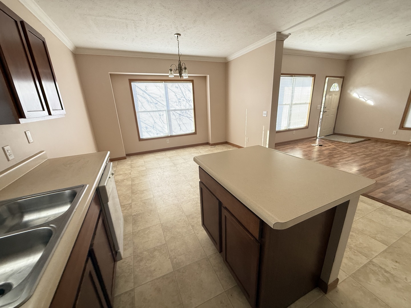 1712 S Dixie Highway #111, Crete, IL 60417