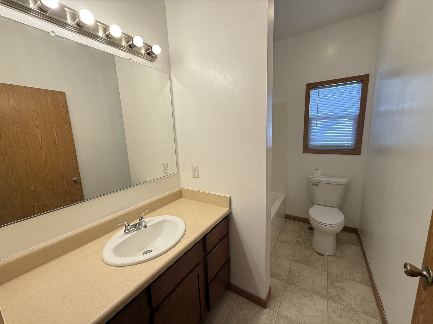 1712 S Dixie Highway #111, Crete, IL 60417