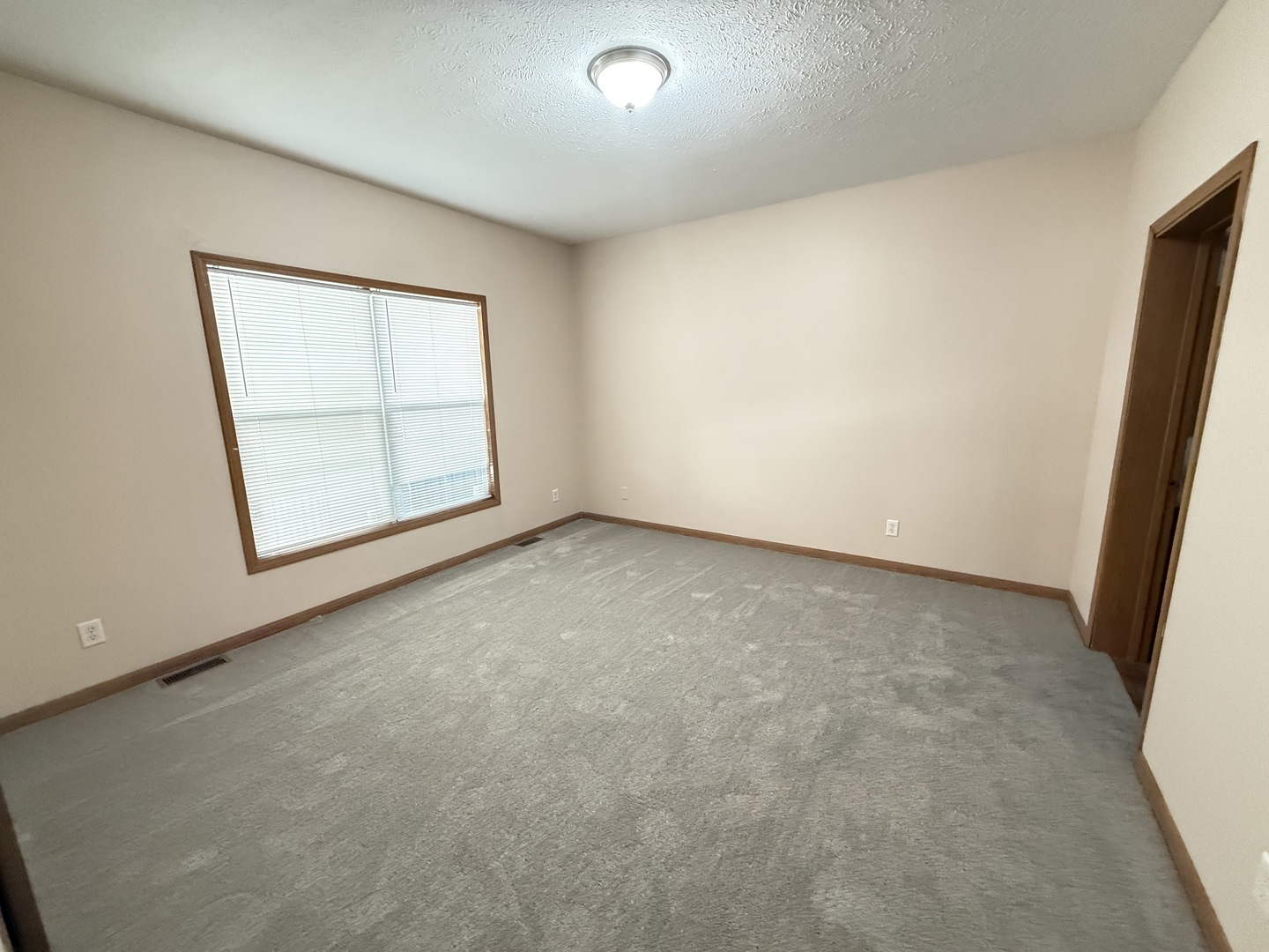 1712 S Dixie Highway #111, Crete, IL 60417