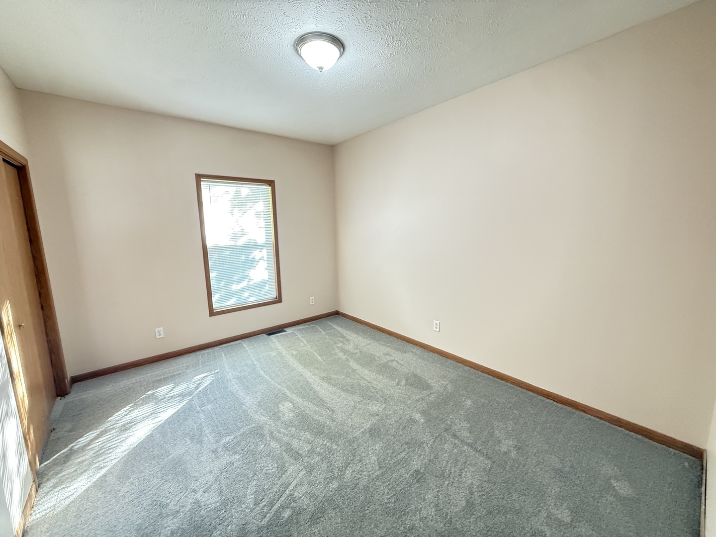 1712 S Dixie Highway #111, Crete, IL 60417