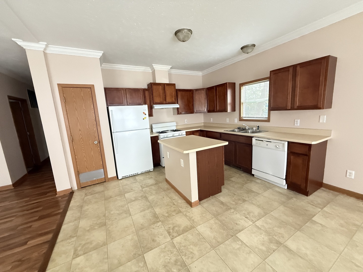 1712 S Dixie Highway #111, Crete, IL 60417