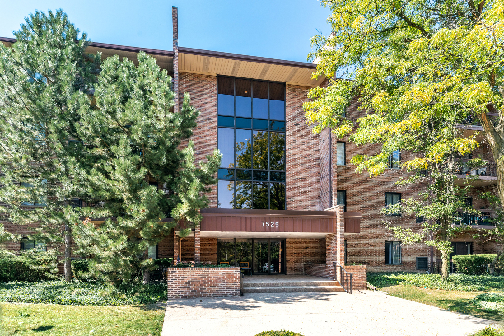 7525 Nantucket Drive #210, Darien, IL 60561