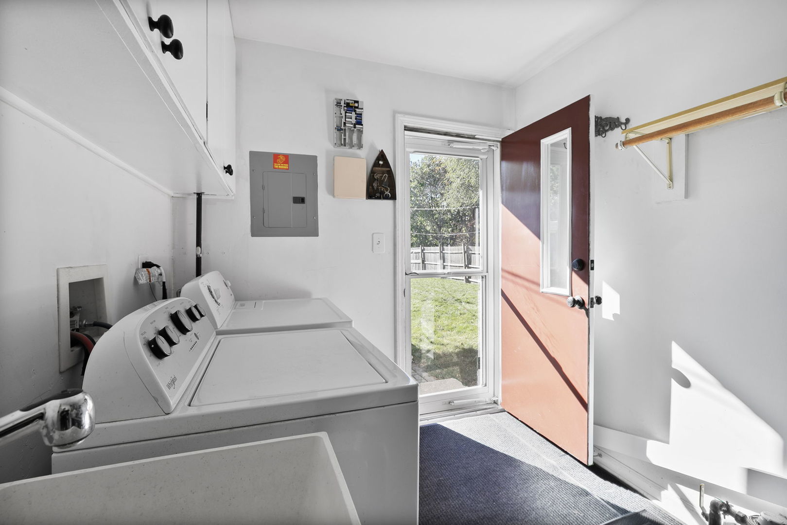 17983 W Gages Lake Road, Grayslake, IL 60030