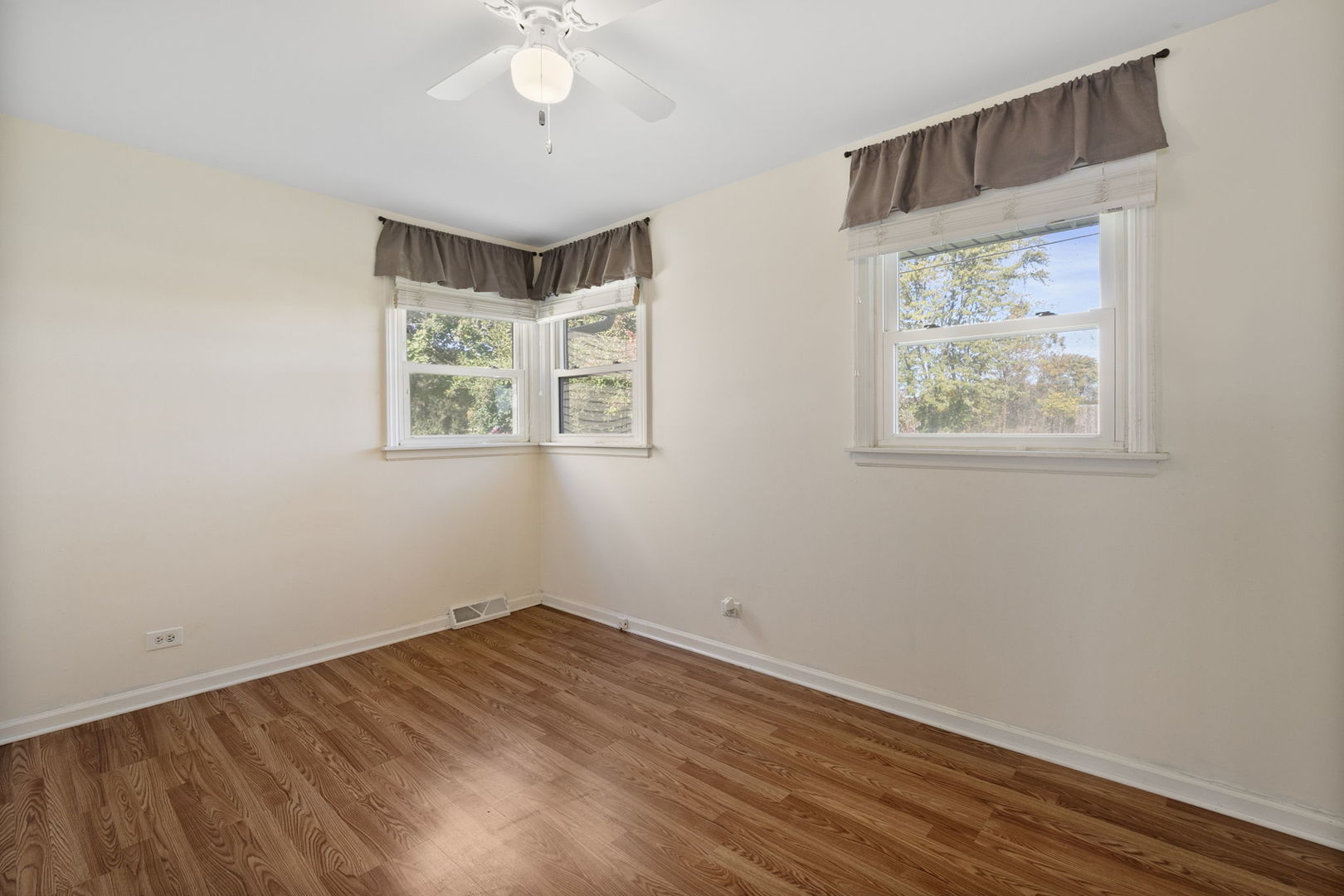 17983 W Gages Lake Road, Grayslake, IL 60030