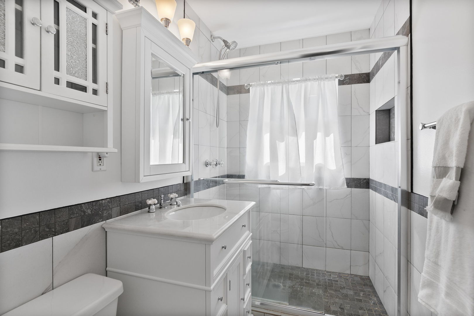 17983 W Gages Lake Road, Grayslake, IL 60030