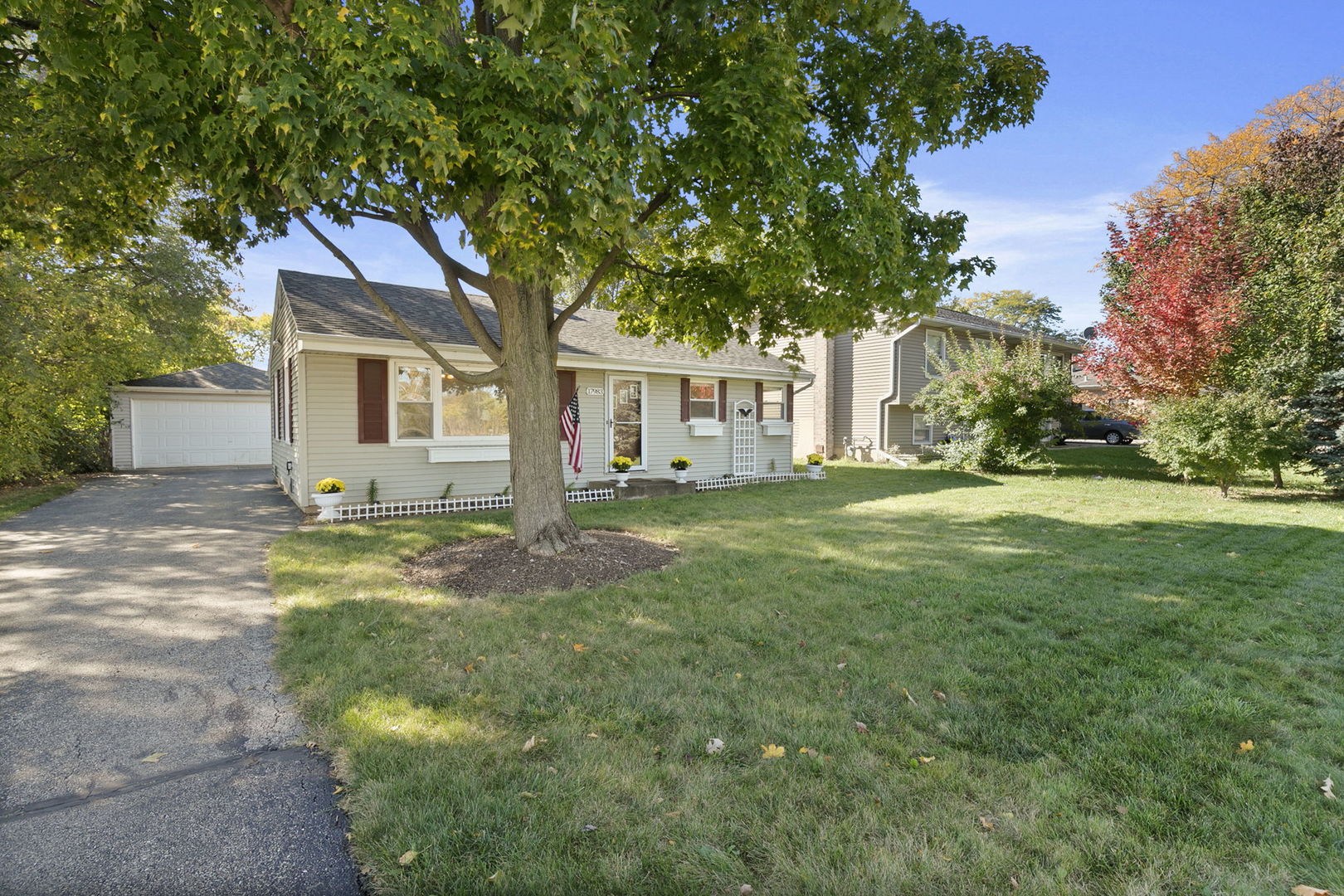 17983 W Gages Lake Road, Grayslake, IL 60030