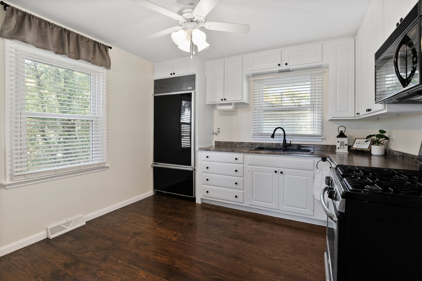 17983 W Gages Lake Road, Grayslake, IL 60030