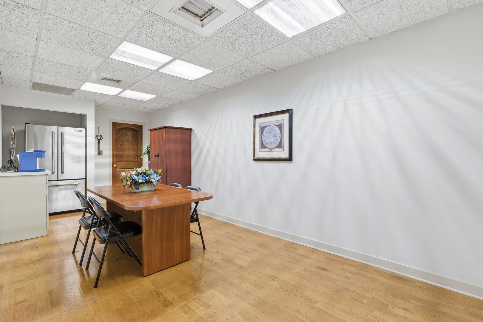 1425 Louis Avenue, Elk Grove Village, IL 60007