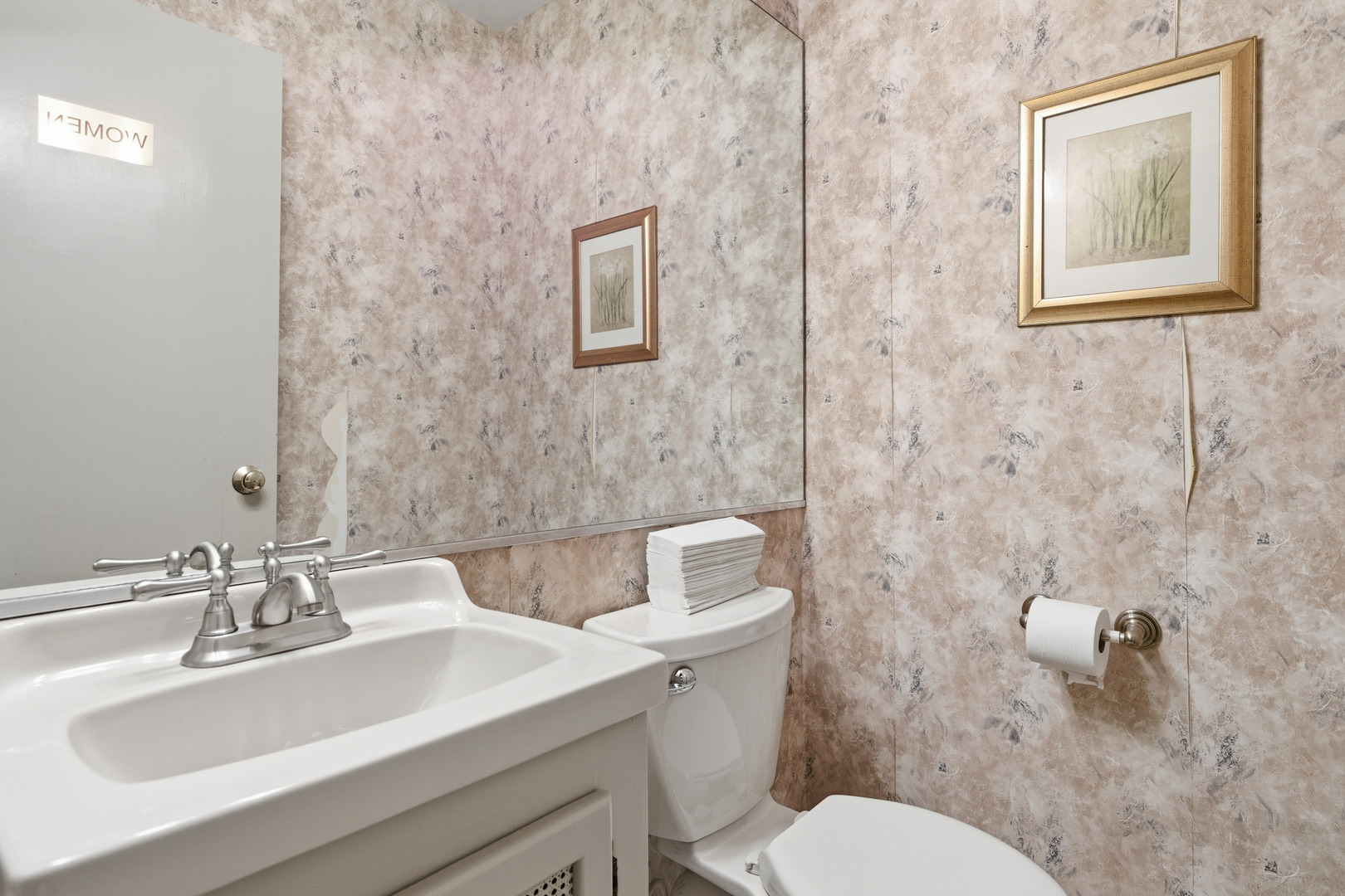 1425 Louis Avenue, Elk Grove Village, IL 60007