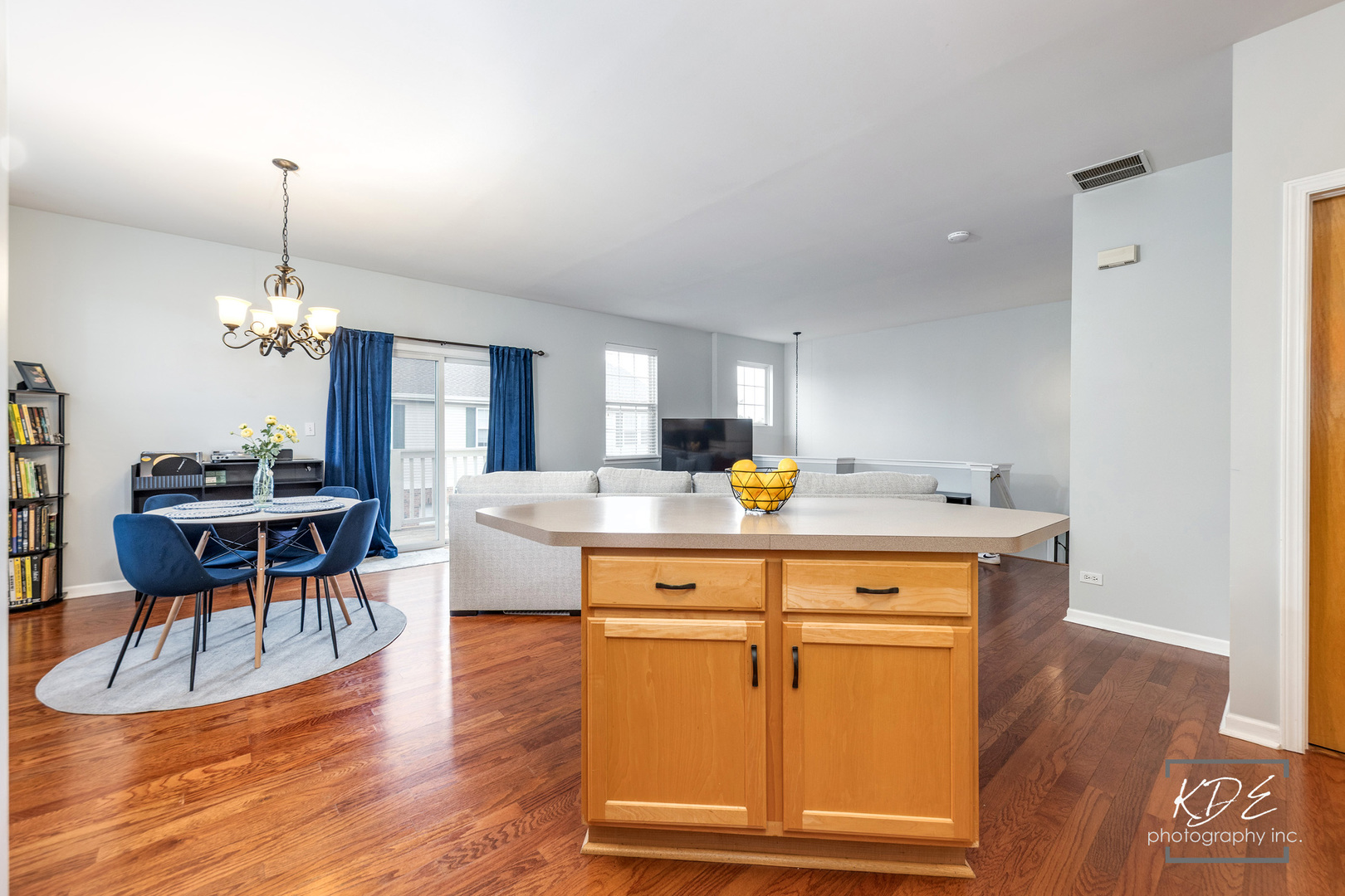 620 W Natalie Lane, Addison, IL 60101