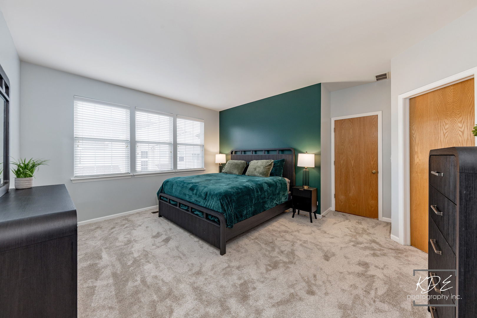 620 W Natalie Lane, Addison, IL 60101