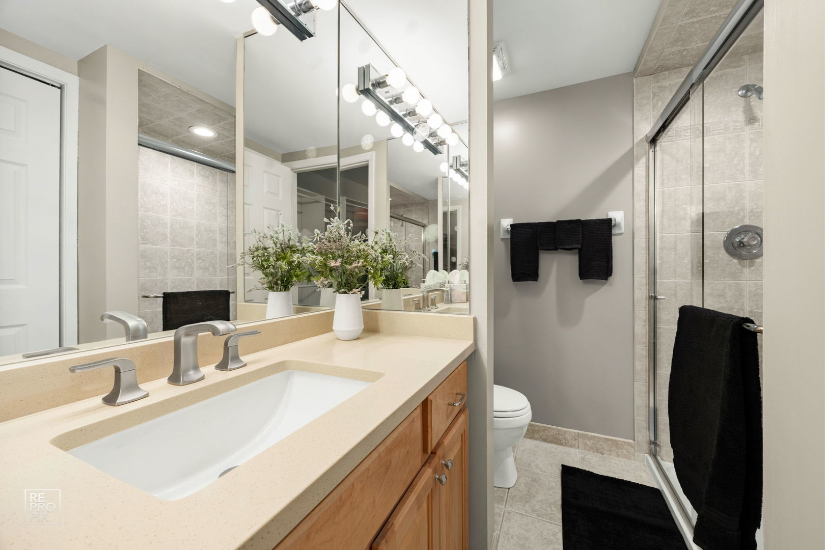 2066 Saint Johns Avenue #404, Highland Park, IL 60035