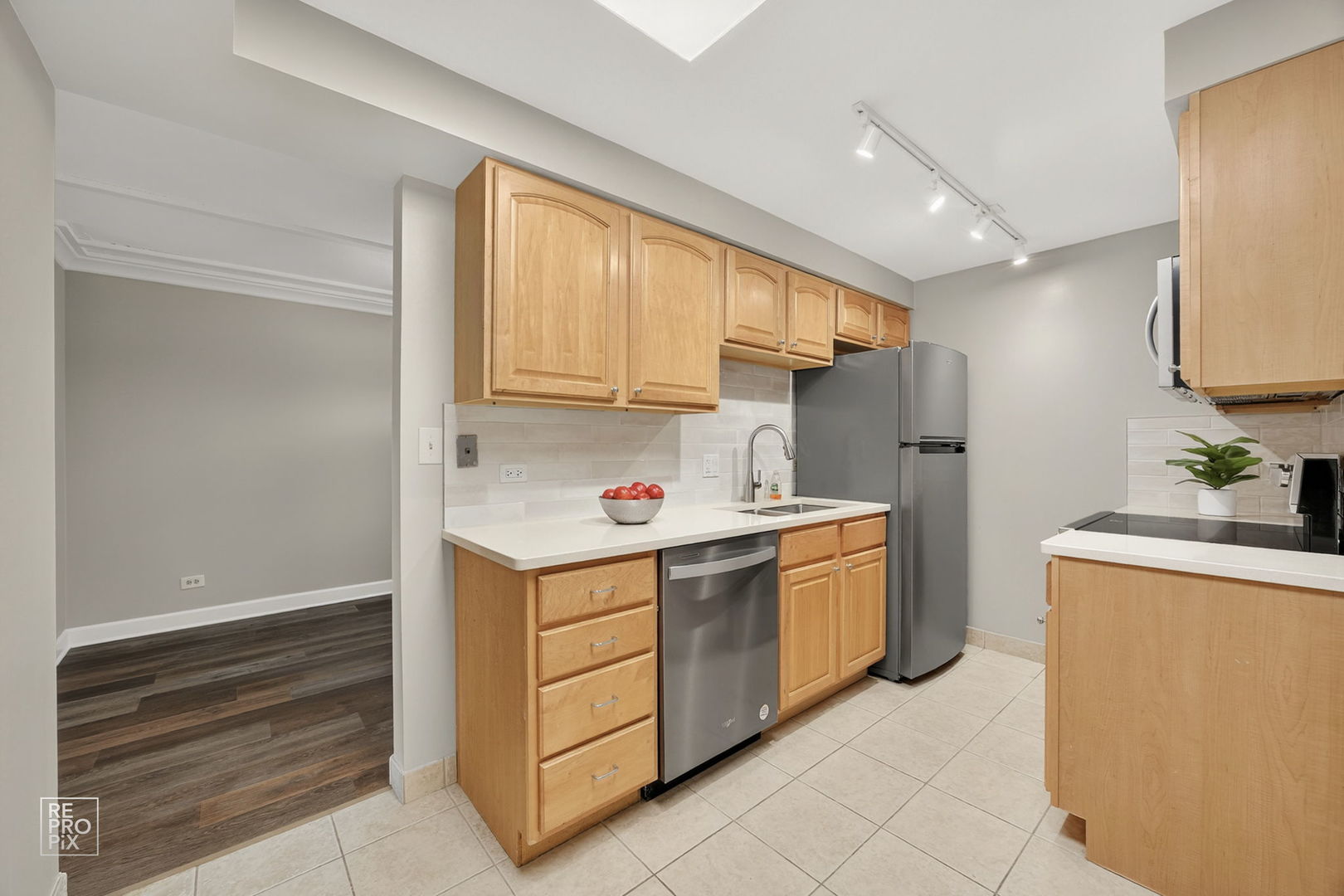 2066 Saint Johns Avenue #404, Highland Park, IL 60035