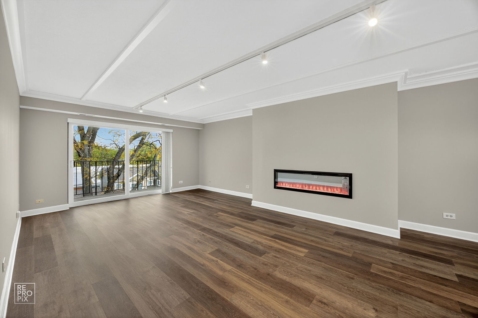 2066 Saint Johns Avenue #404, Highland Park, IL 60035