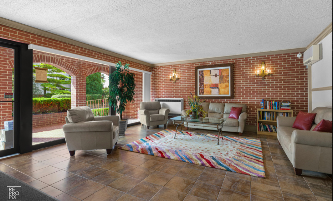 2066 Saint Johns Avenue #404, Highland Park, IL 60035