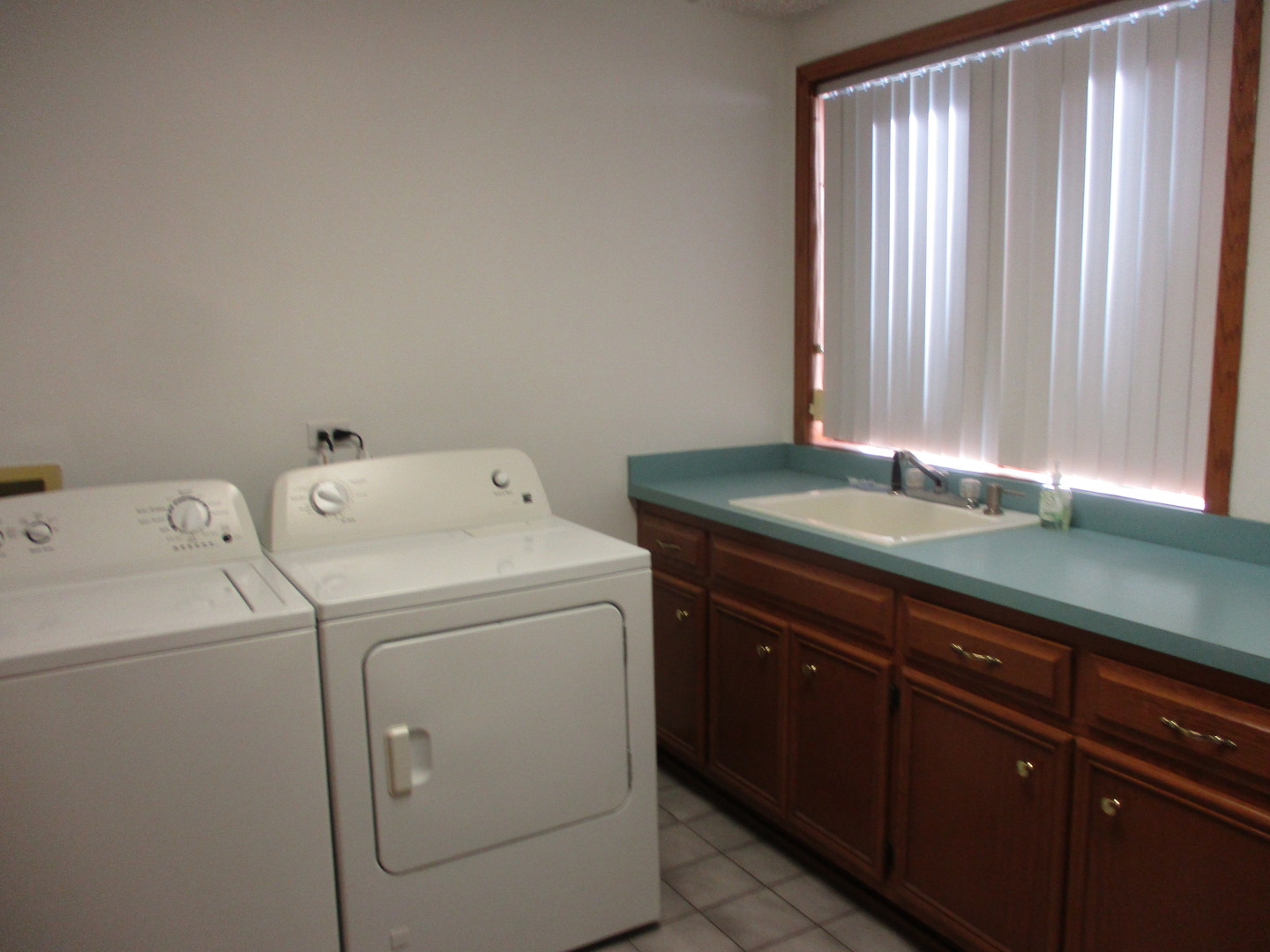 8030 Valley View Drive, Tinley Park, IL 60477